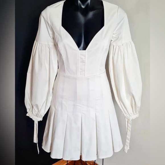 Auteur Studio Dresses & Skirts - Chic White Long Sleeve Dress